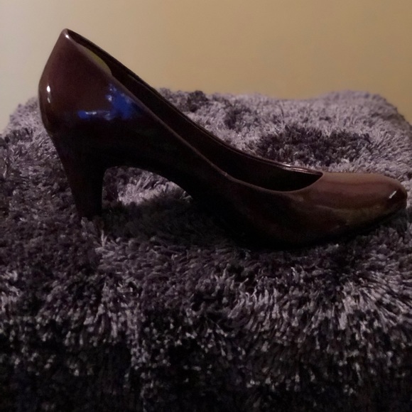 Elegant Ladies Pumps - Picture 4 of 4